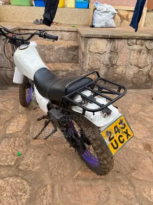 Yamaha YBR125 1988 White
