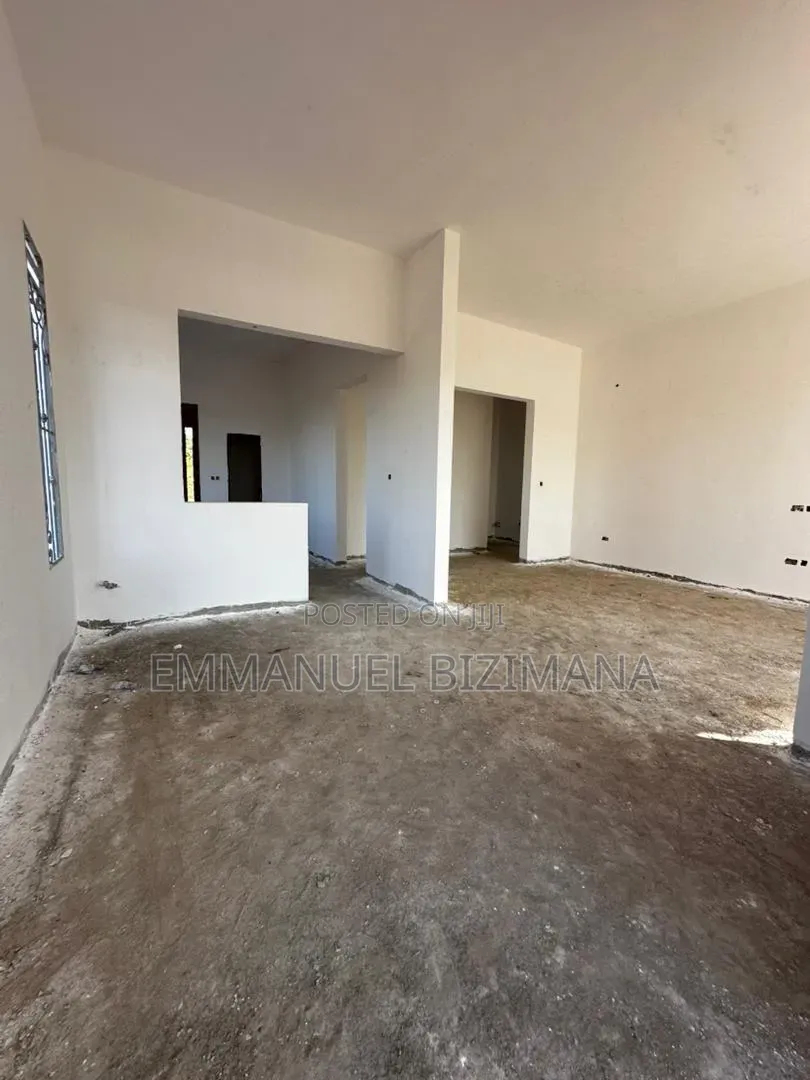 4bdrm Bungalow in Kira, Central Division for sale