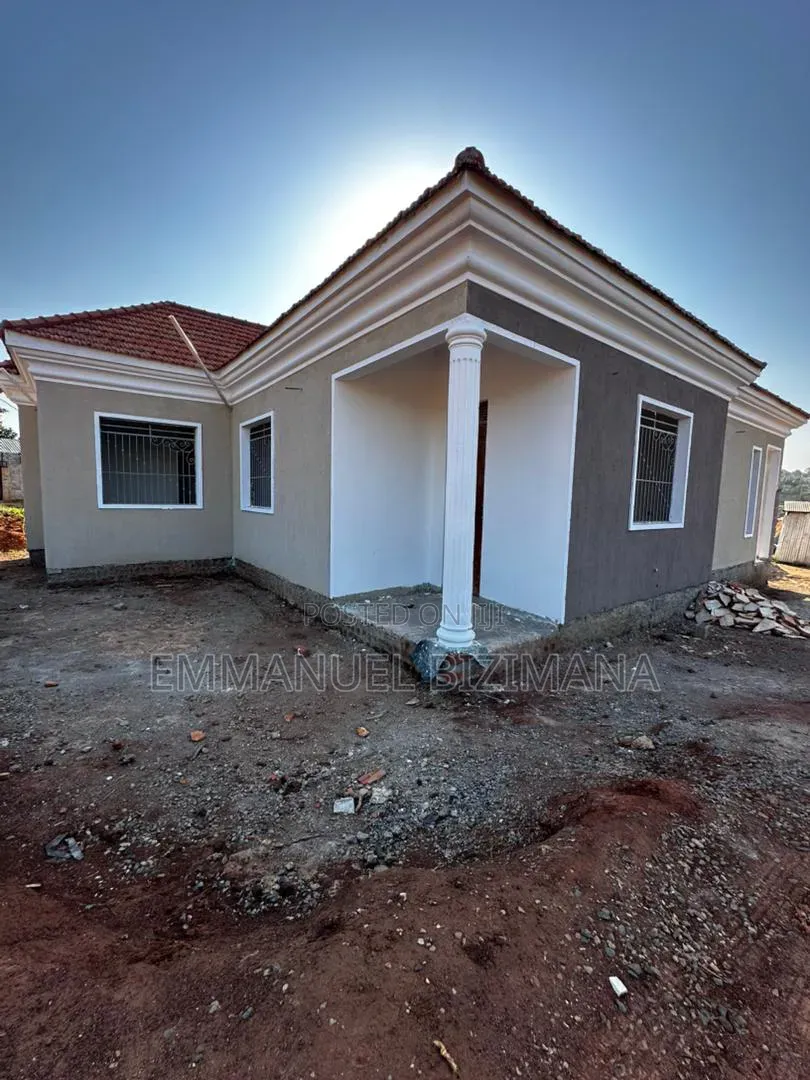 4bdrm Bungalow in Kira, Central Division for sale