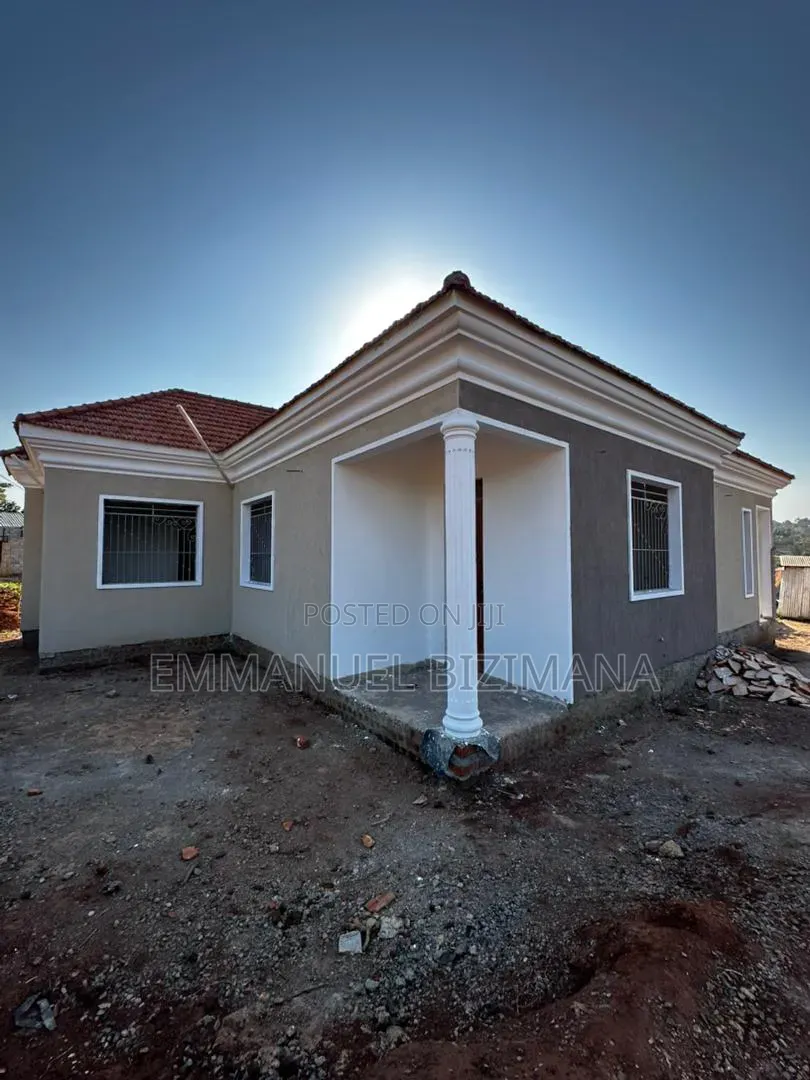 4bdrm Bungalow in Kira, Central Division for sale
