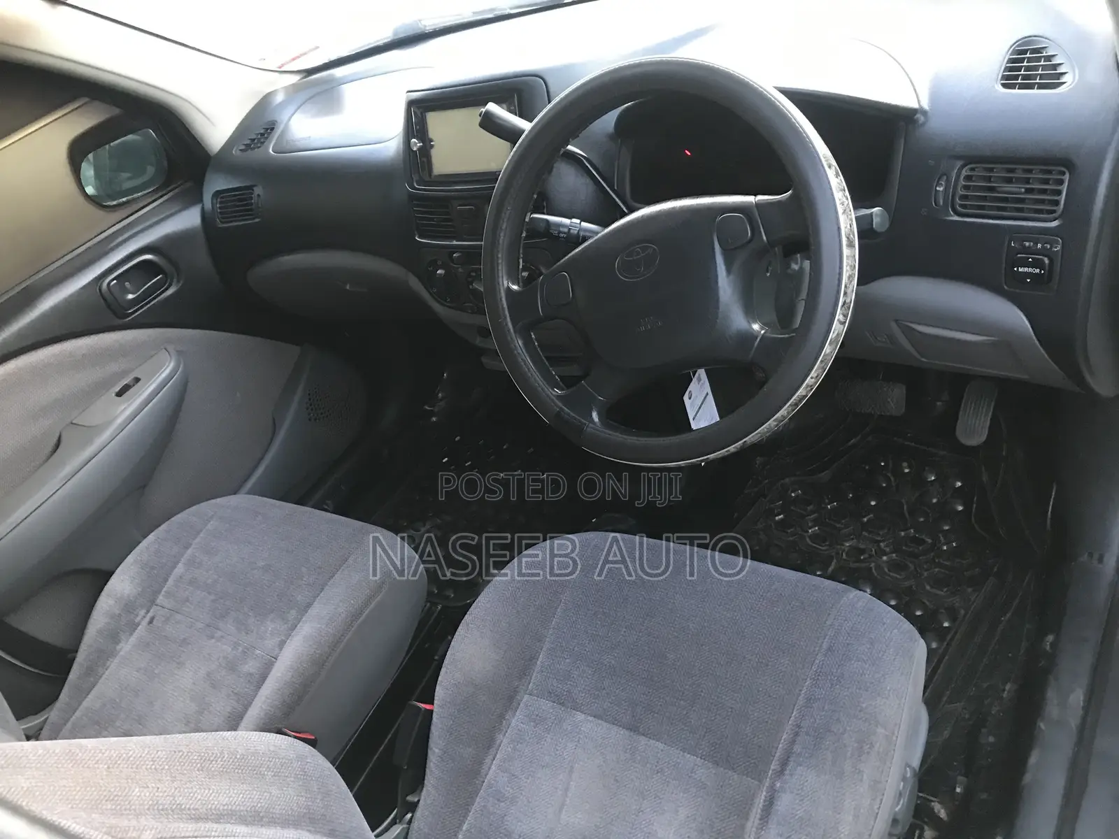 Toyota Raum 2001 White