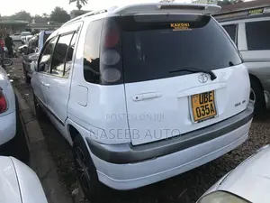 Toyota Raum 2001 White