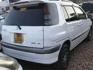 Toyota Raum 2001 White