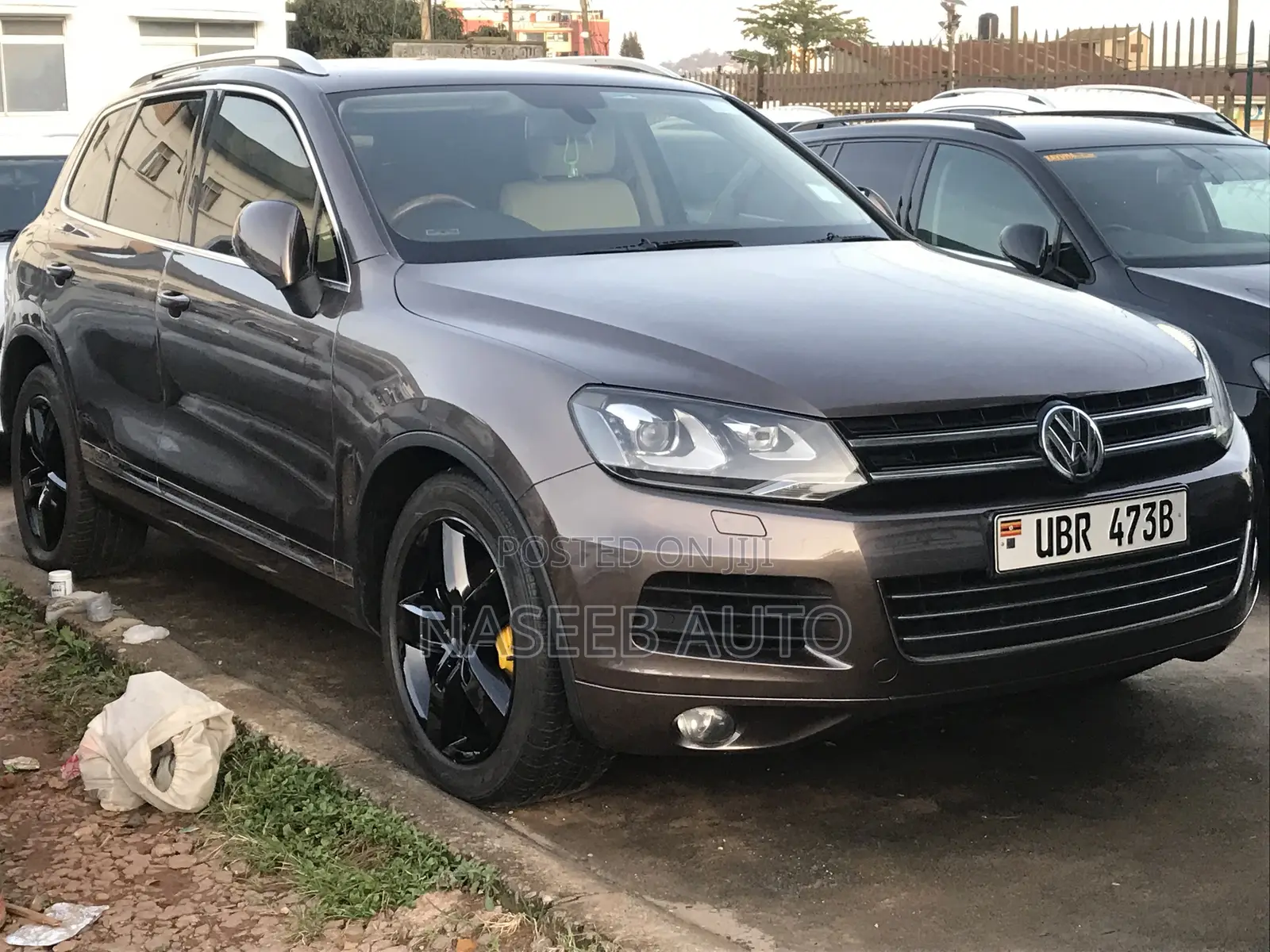 Volkswagen Touareg 2012 Gold