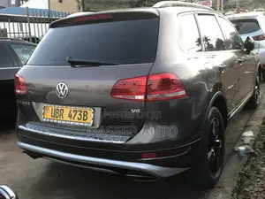 Volkswagen Touareg 2012 Gold