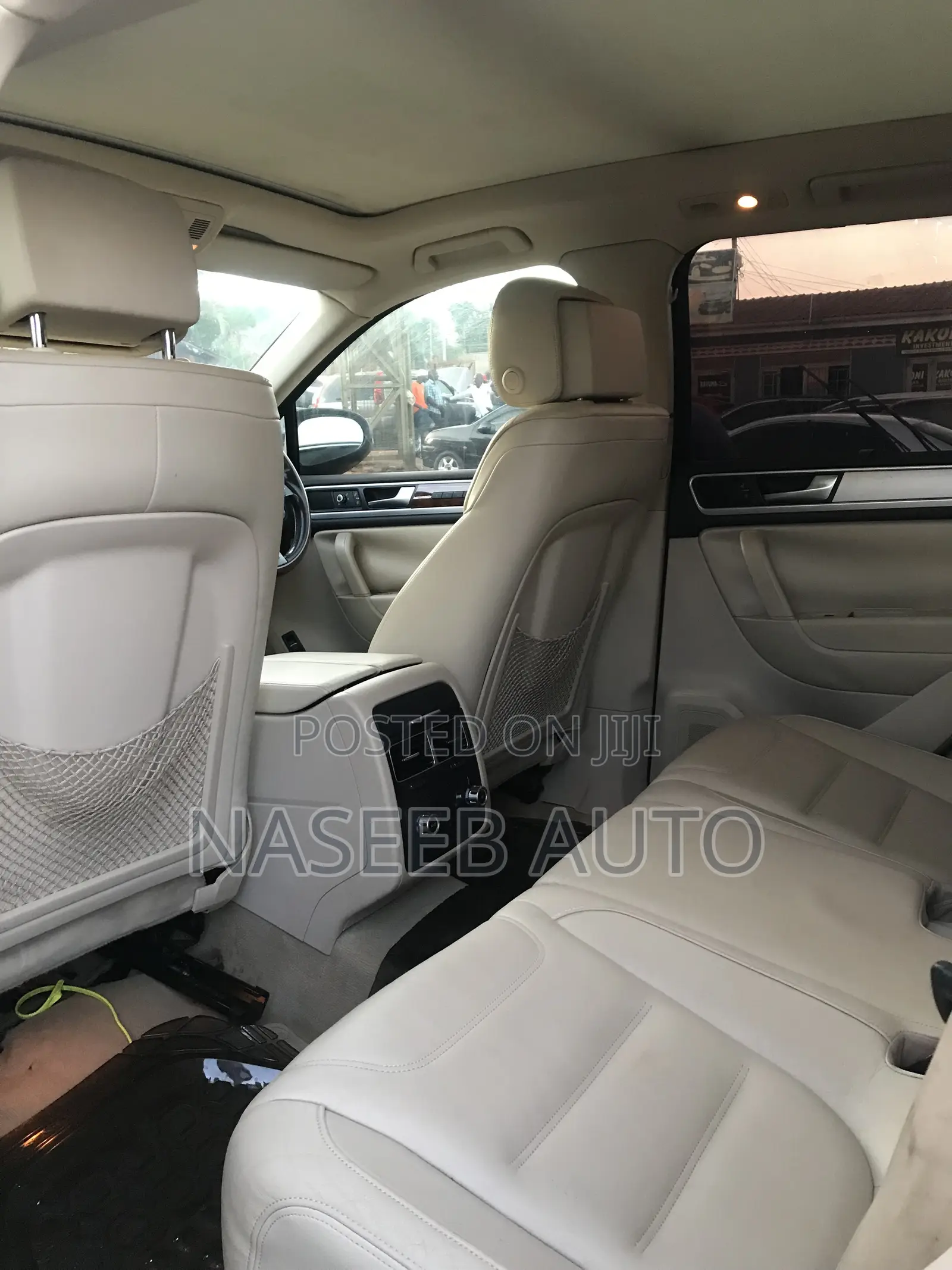 Volkswagen Touareg 2012 Gold