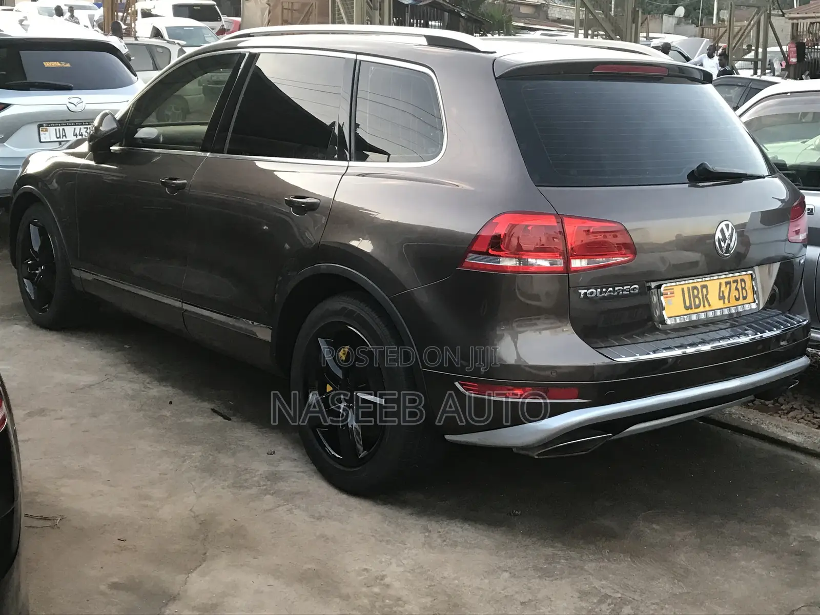 Volkswagen Touareg 2012 Gold