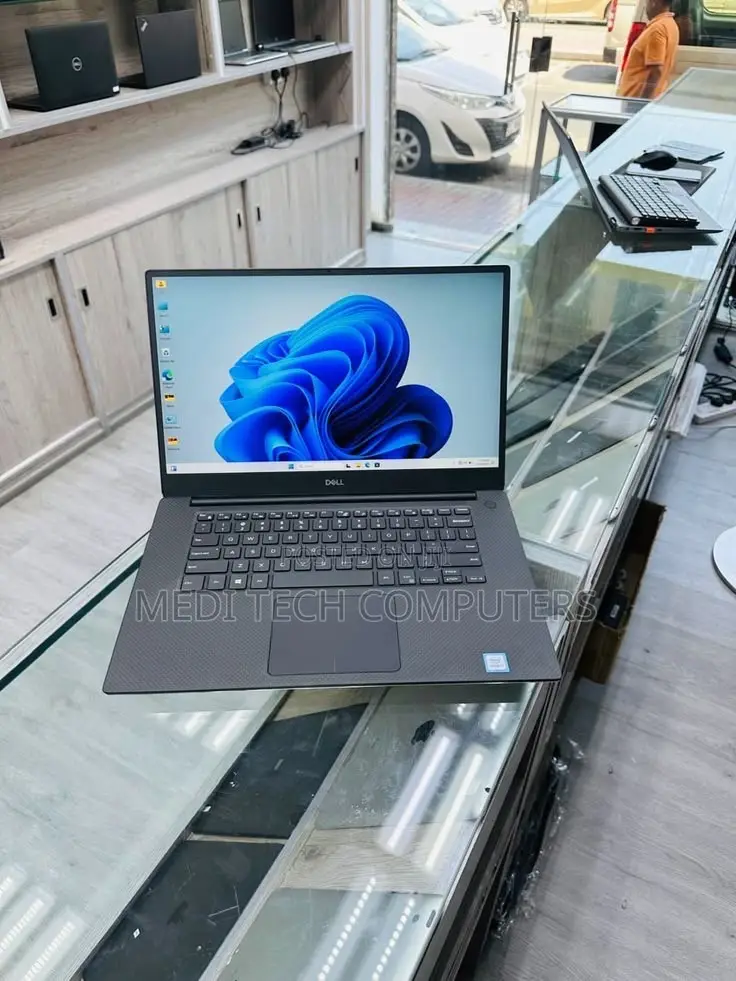 Laptop Dell Precision 15 5540 16GB Intel Core i7 SSD 512GB
