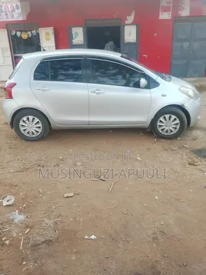 Toyota Vitz 2006 Silver