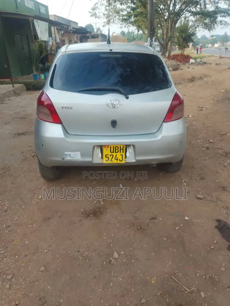 Toyota Vitz 2006 Silver