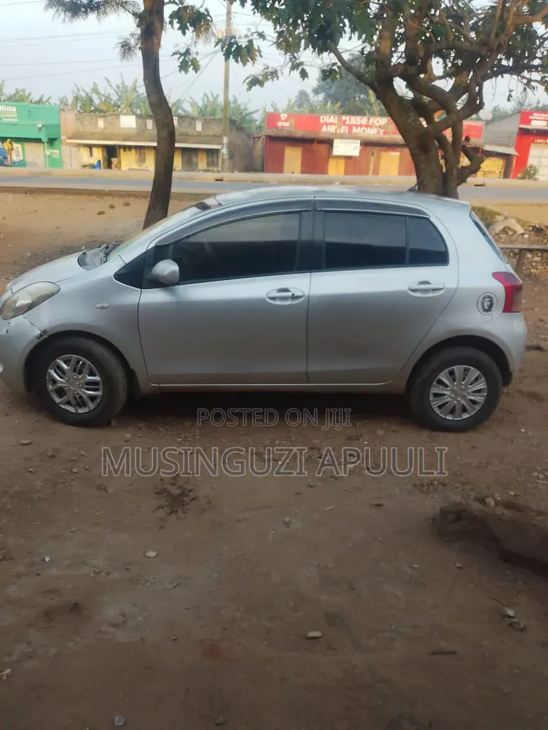 Toyota Vitz 2006 Silver
