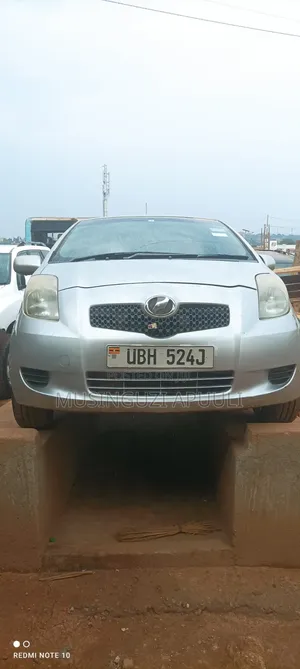 Toyota Vitz 2006 Silver