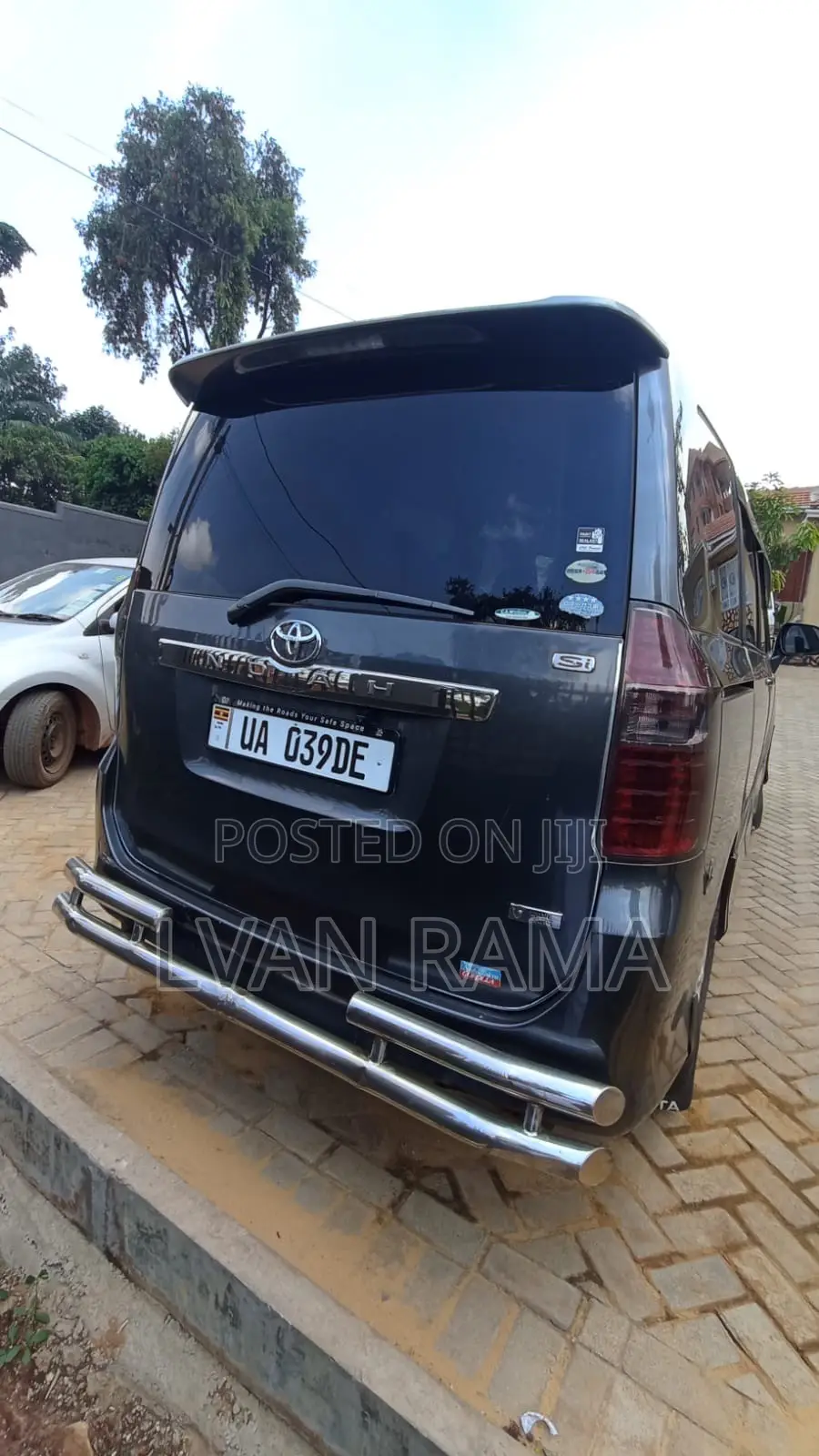 Toyota Noah 2.0 158hp FWD (8 Seater) 2010 Gray