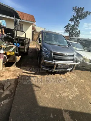 Toyota Noah 2.0 158hp FWD (8 Seater) 2010 Gray