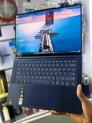 Laptop Lenovo Yoga Slim 7 16GB Intel Core Ultra 5 SSD 1T