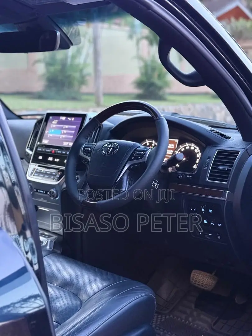 Toyota Land Cruiser 4.6 V8 ZX 2017 Black