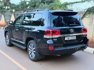 Toyota Land Cruiser 4.6 V8 ZX 2017 Black