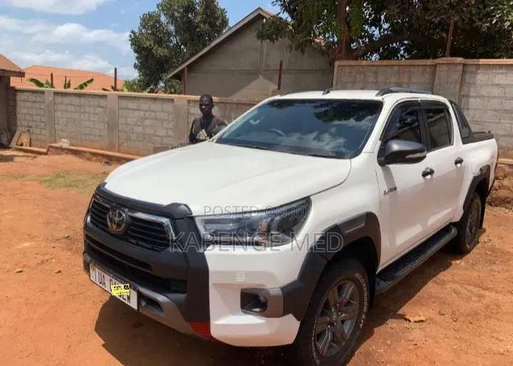 Toyota Hilux 2018 White