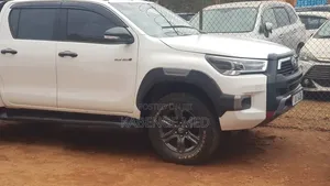 Toyota Hilux 2018 White