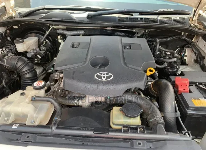 Toyota Hilux 2018 White