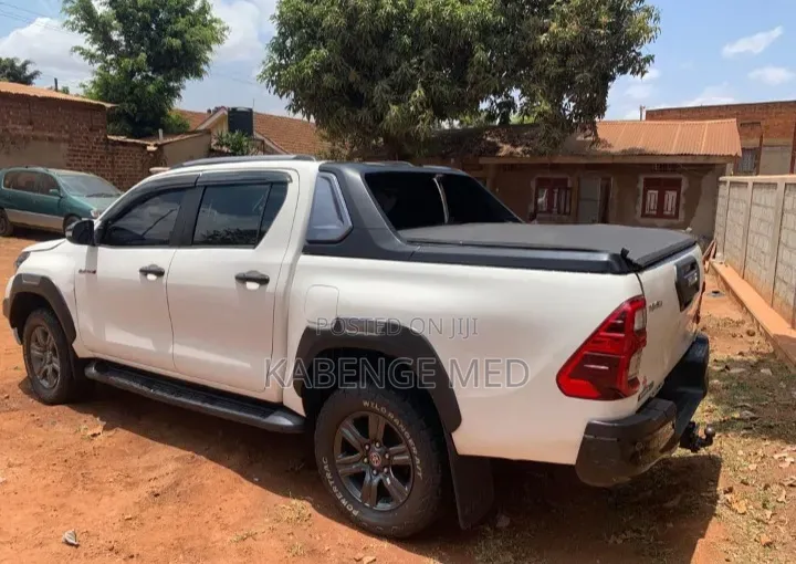 Toyota Hilux 2018 White