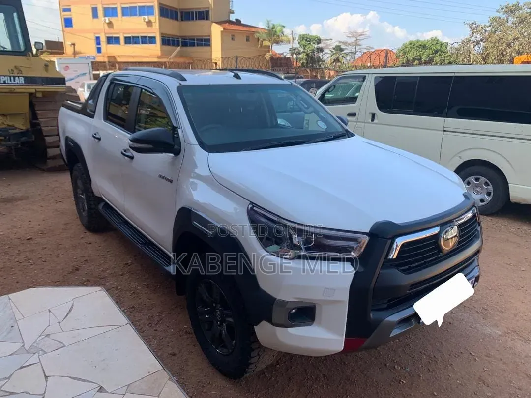 Toyota Hilux 2018 White