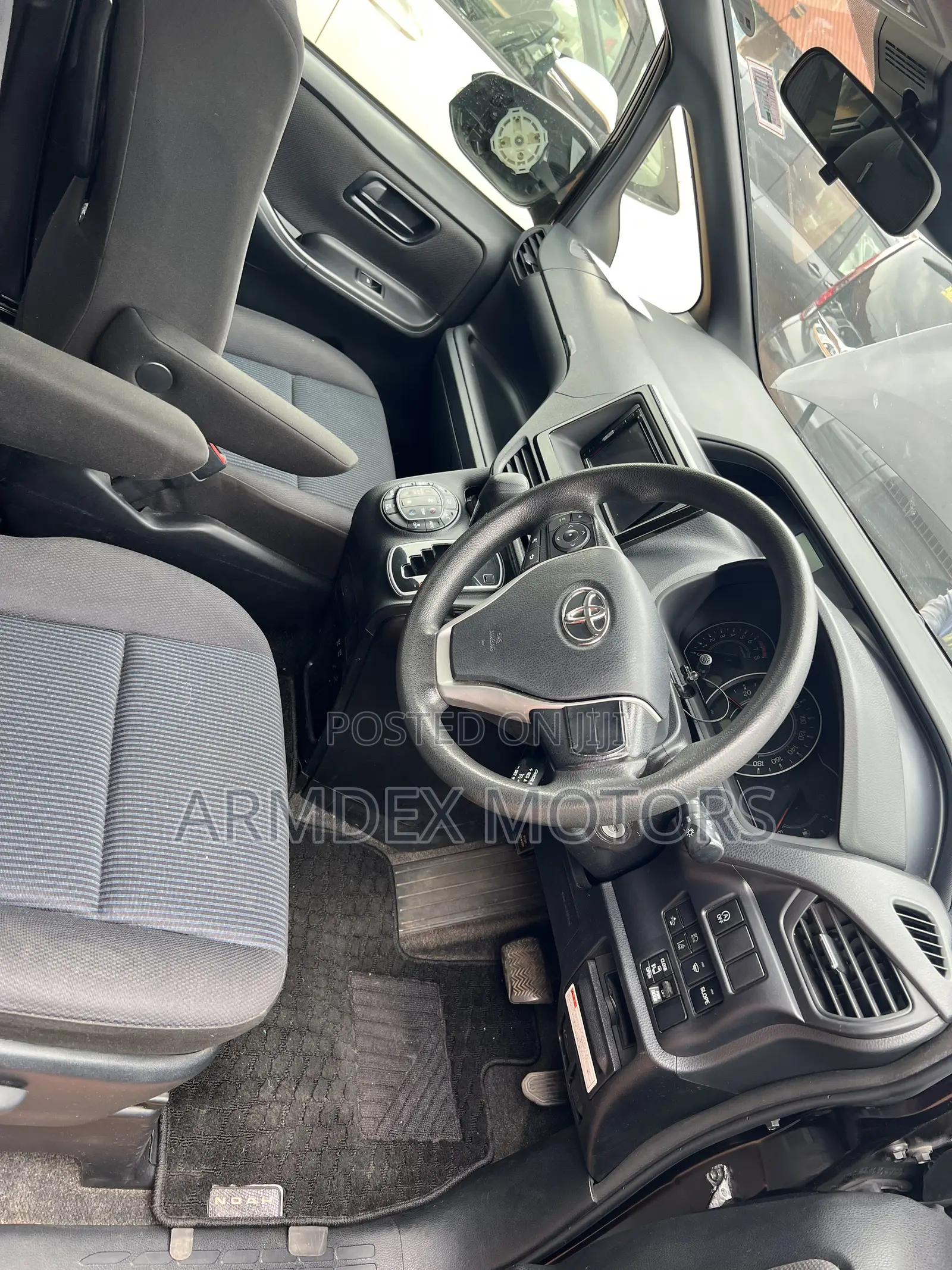 Toyota Noah 2020 Maroon