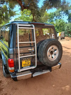Toyota Land Cruiser Prado 1996