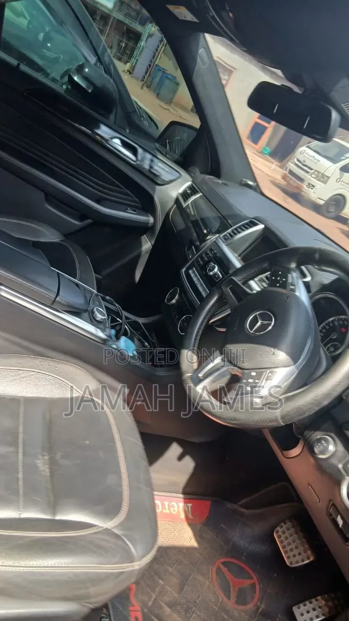 Mercedes-Benz 350D 2015 Black