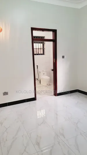4bdrm Mansion in Bwebajja, Central Division for sale