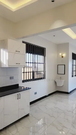4bdrm Mansion in Bwebajja, Central Division for sale