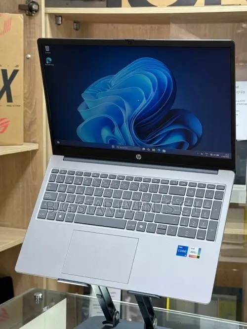 Laptop HP 250 G10 8GB Intel Core i7 SSD 512GB