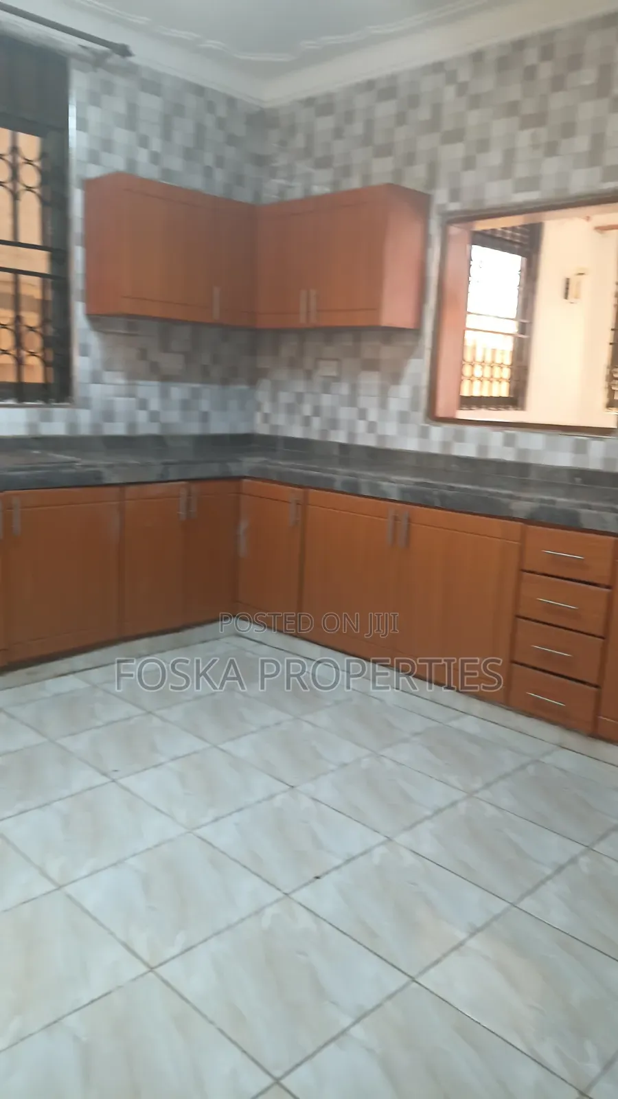 5bdrm Duplex in Central Division for rent