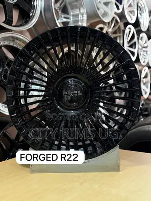 Spinning Range Rover Black Rims