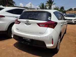 Toyota Auris 2014 Silver