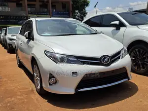Toyota Auris 2014 Silver