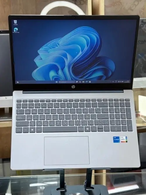 Laptop HP 250 G10 8GB Intel Core i7 SSD 512GB