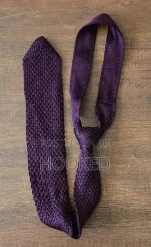 Burgundy Silk Crochet Necktie in 2ndhand.