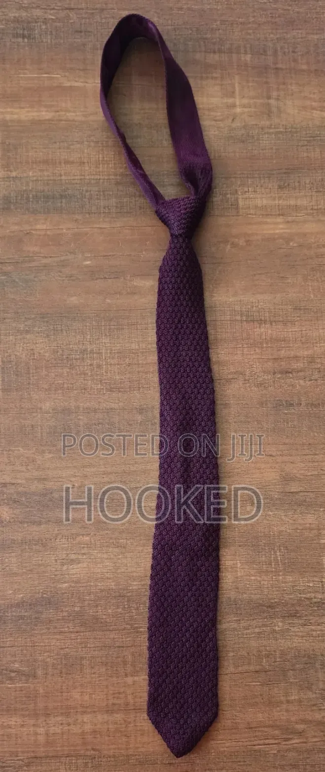 Burgundy Silk Crochet Necktie in 2ndhand.