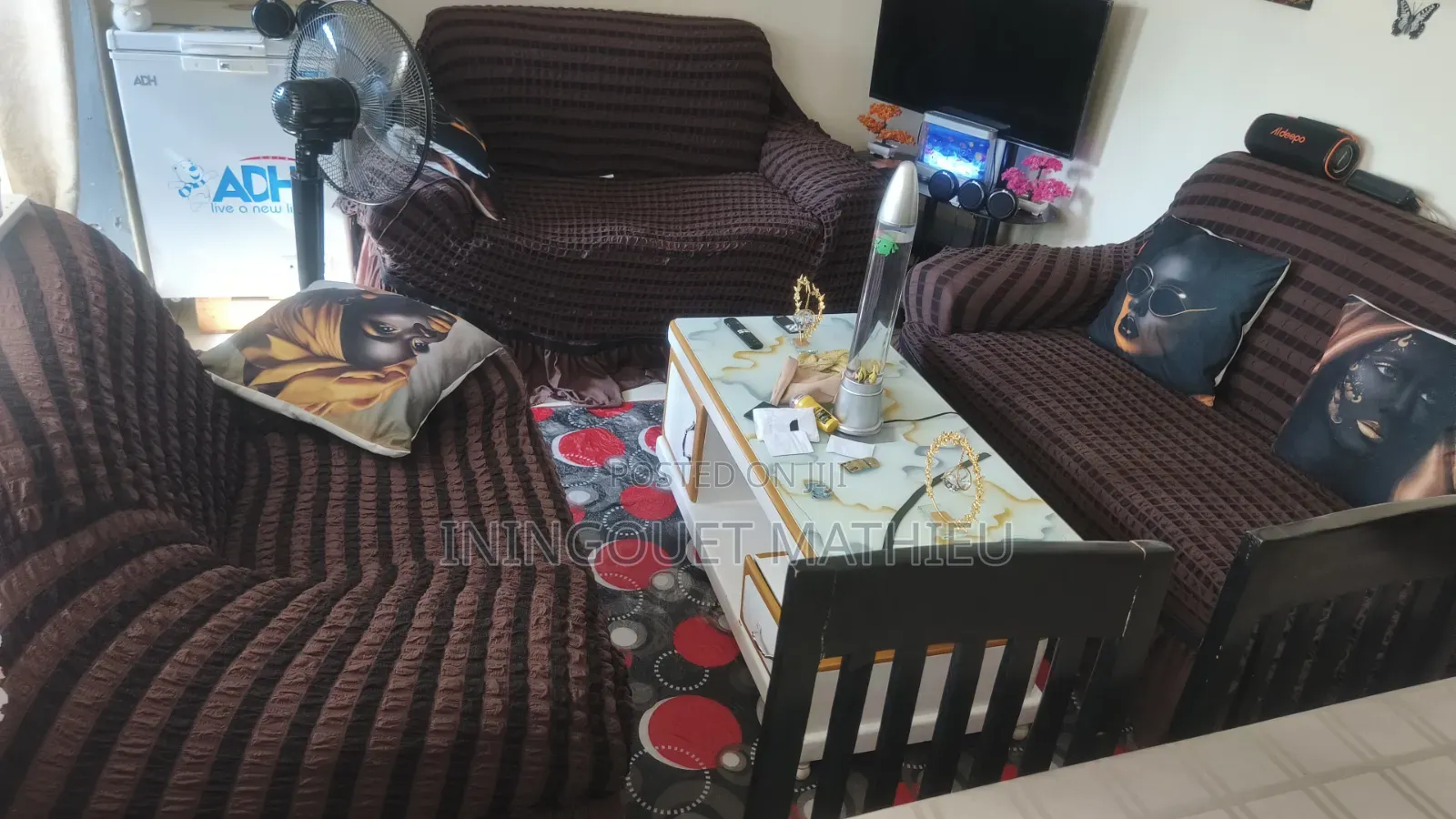 I Sell My Sofa Sets 5 Seater With the Sofa Covers