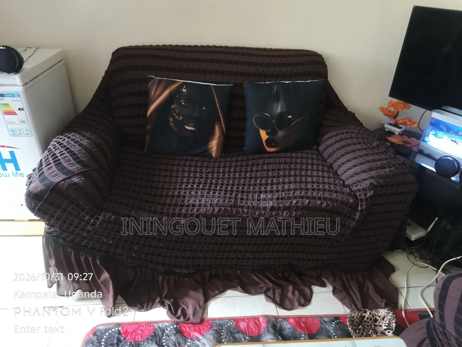 I Sell My Sofa Sets 5 Seater With the Sofa Covers