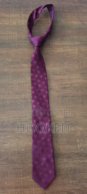 Silky Red on Burgundy Polkdot Tie in 2ndhand.