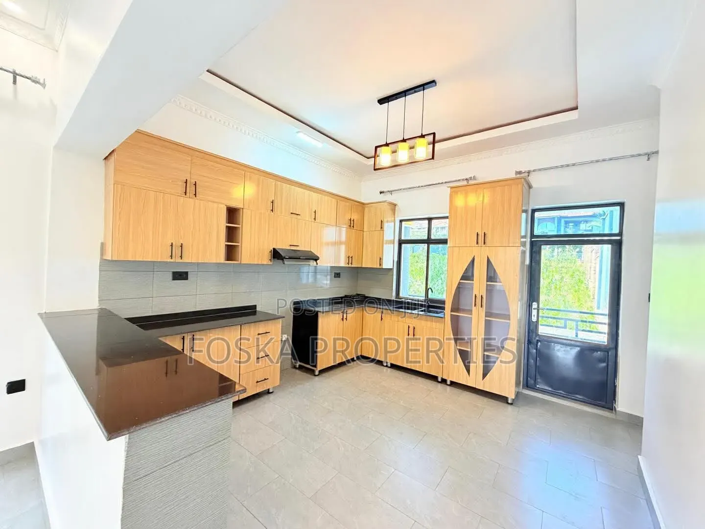 3bdrm Duplex in Bugolobi Estate, Central Division for rent