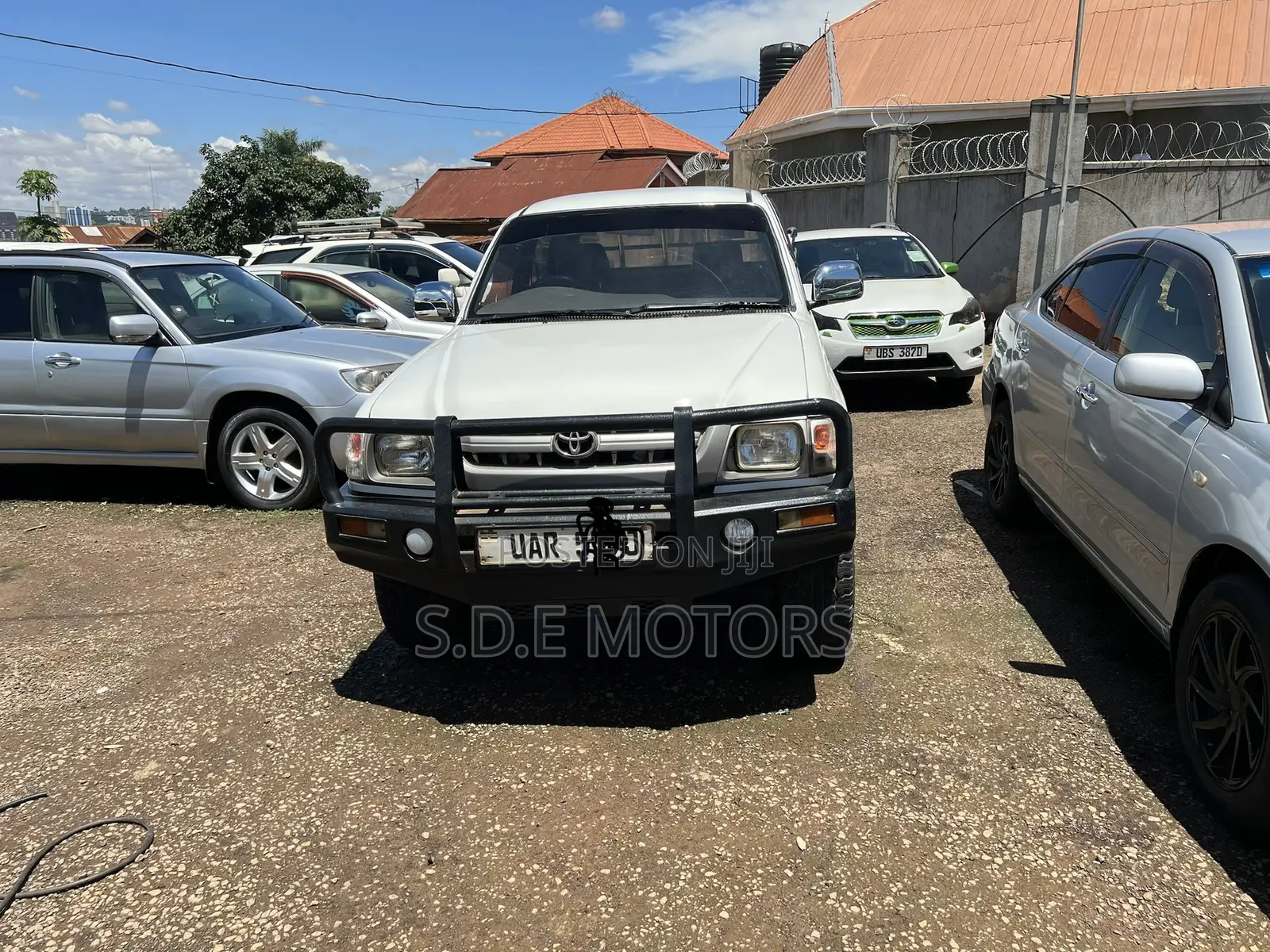 Toyota Hilux 1999 White