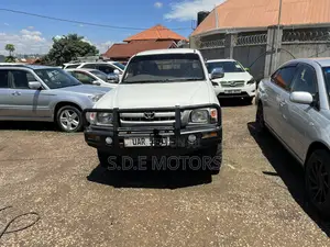 Toyota Hilux 1999 White