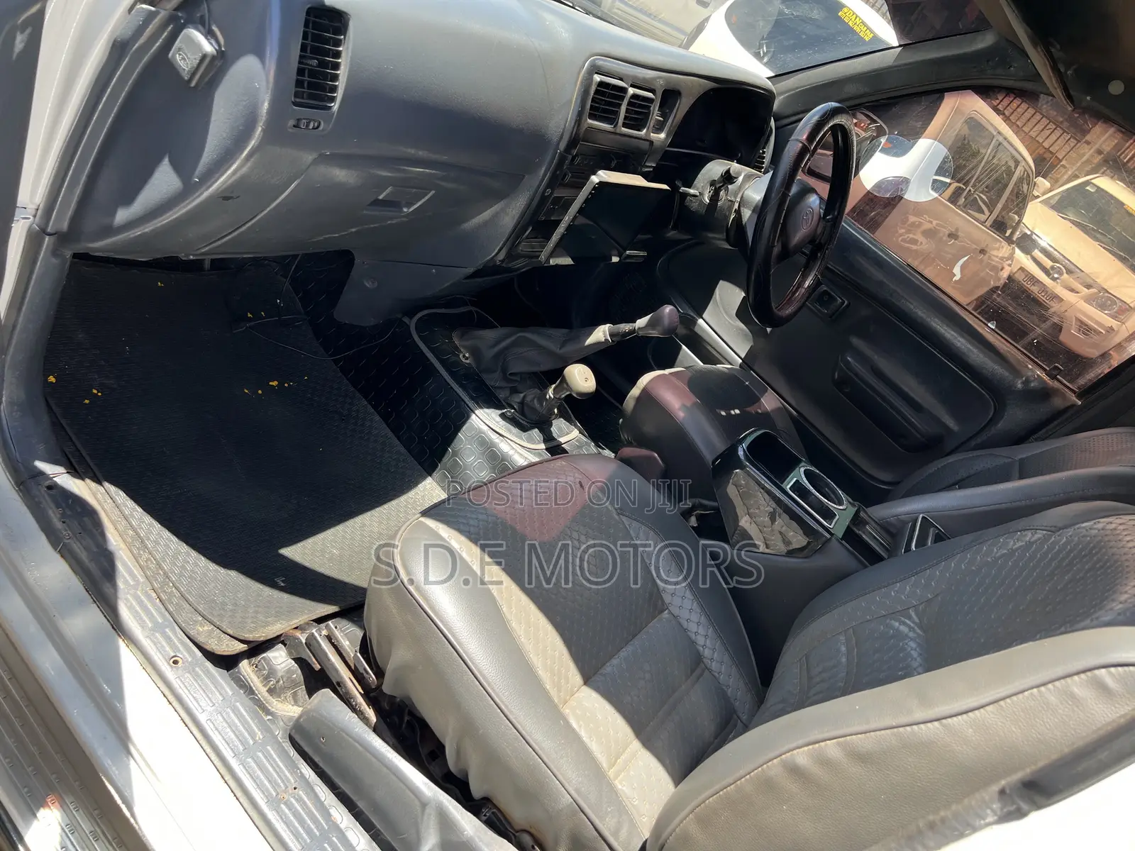 Toyota Hilux 1999 White