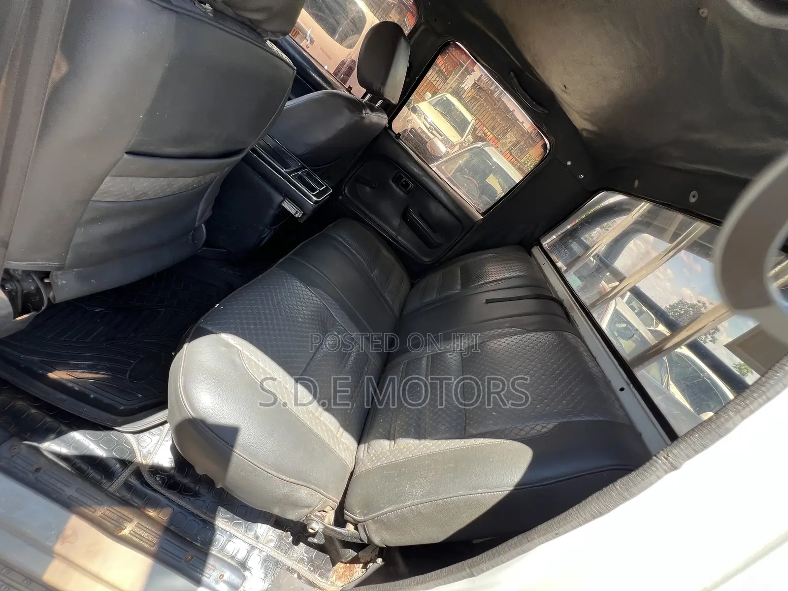 Toyota Hilux 1999 White