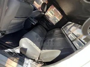 Toyota Hilux 1999 White
