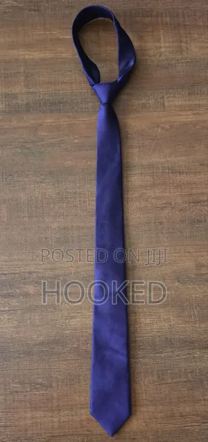 Purple 2ndhand Necktie in Silk With Mild Patterns