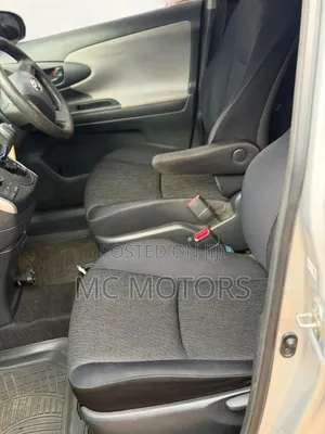 Toyota Wish 2010 Silver